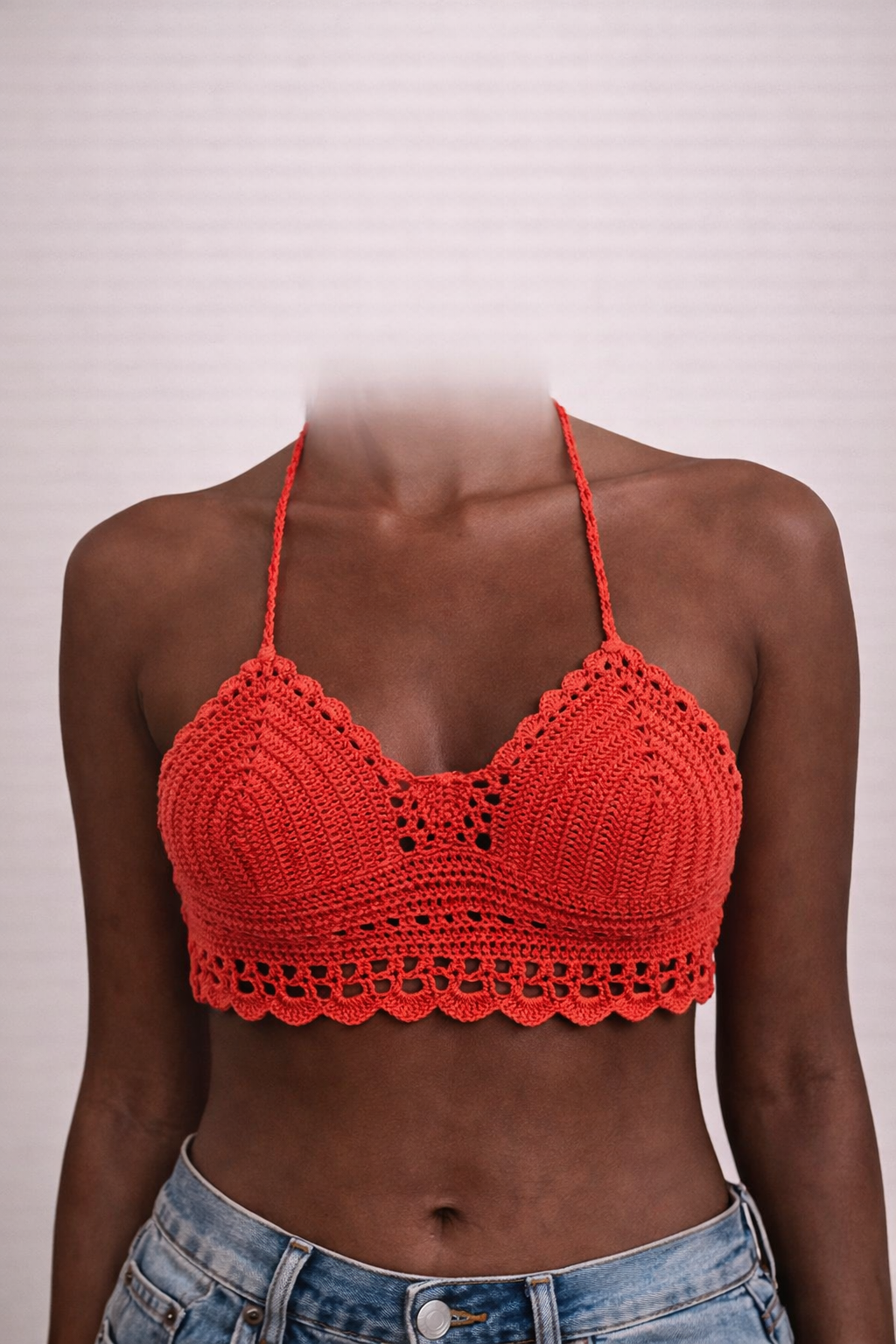 Top bikini rosa all'uncinetto con coppe a triangolo e bordo lavorato